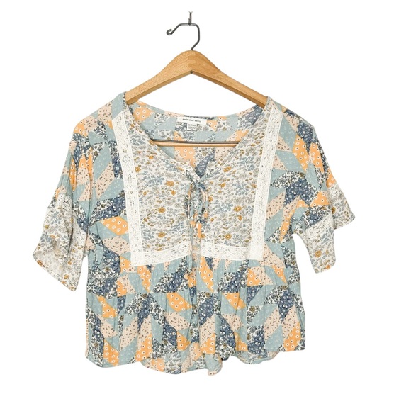 American Eagle Outfitters Tops - American Eagle Outfitters Flowy Floral Print Patchwork Cropped Blouse XS